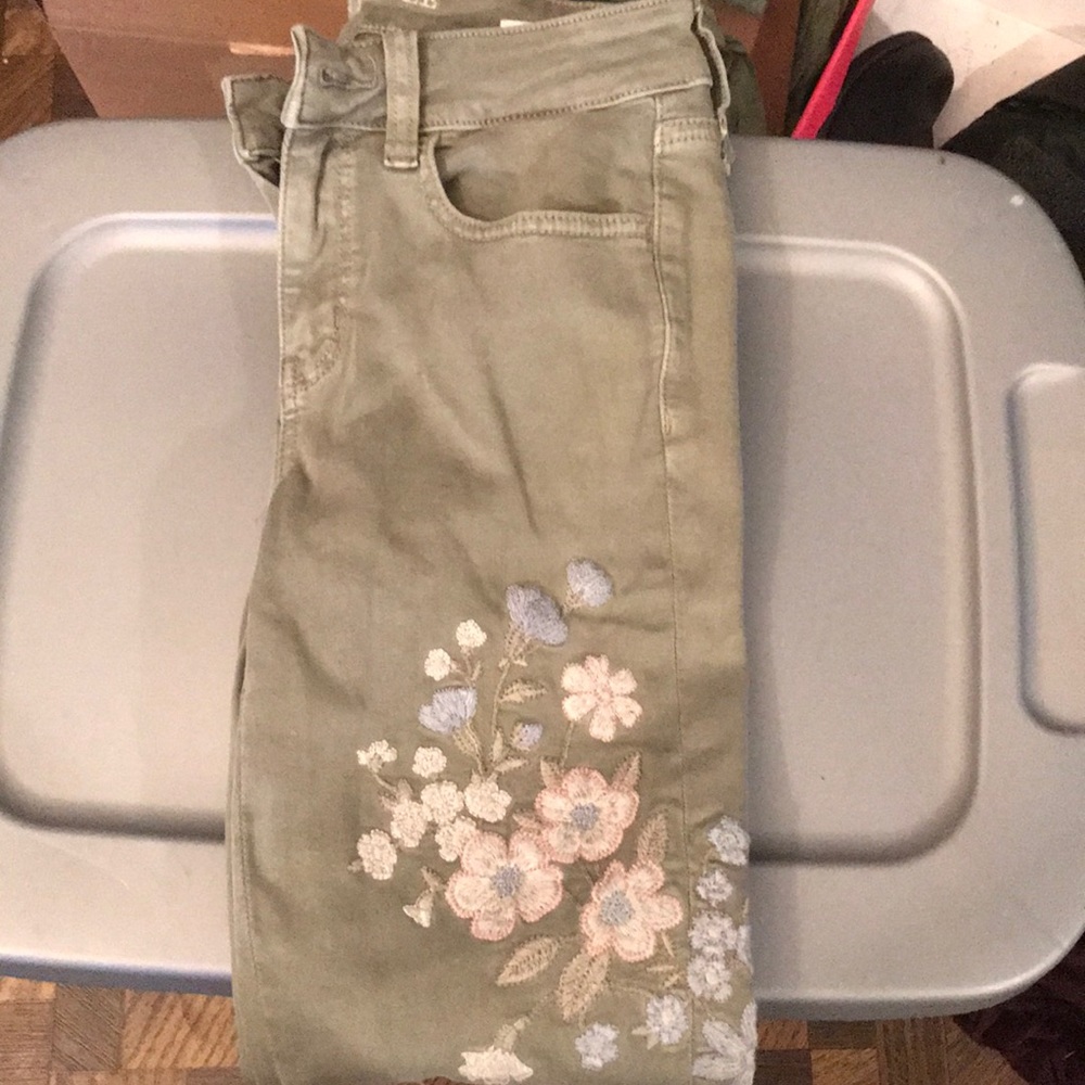 Embroidered Cropped Jeggings